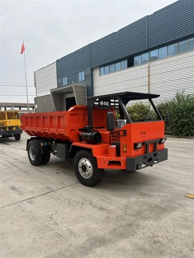 Autocarro con cassone ribaltabile da 8 tonnellate